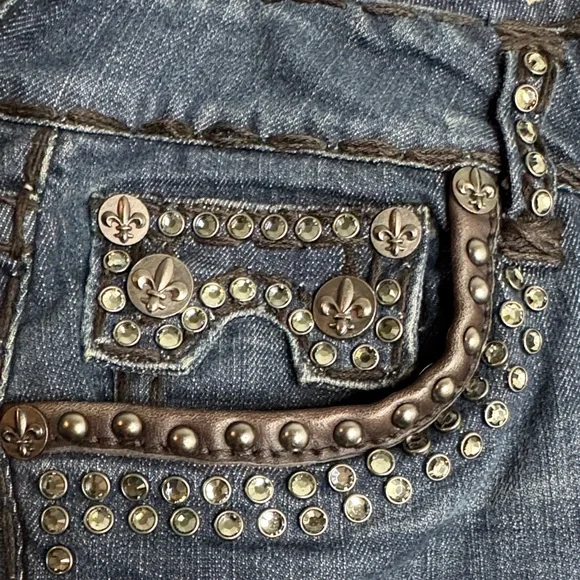 Stylish Dark Blue Flare Jeans with Stud Accents - Picture 3 of 6